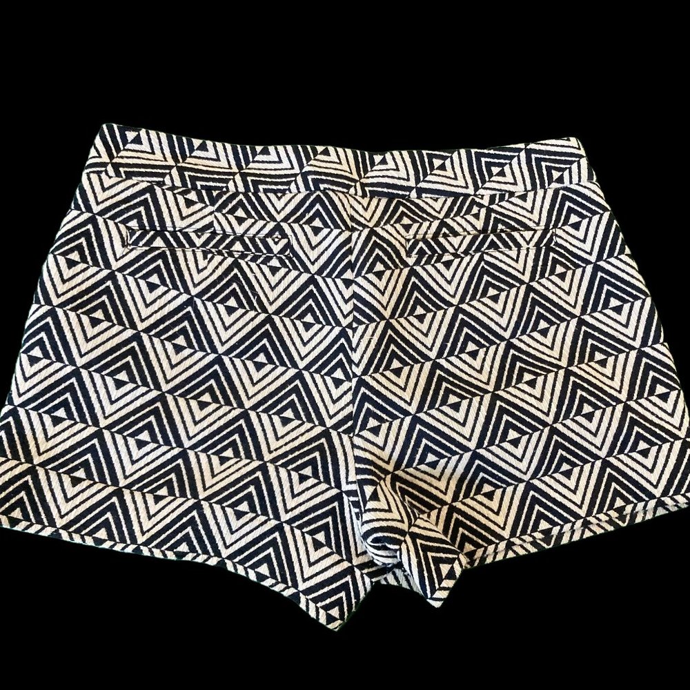 Trina Turk Designer Shorts Sz 4 | Geometric Cream & Navy | Resort Chic! - Picture 6 of 11